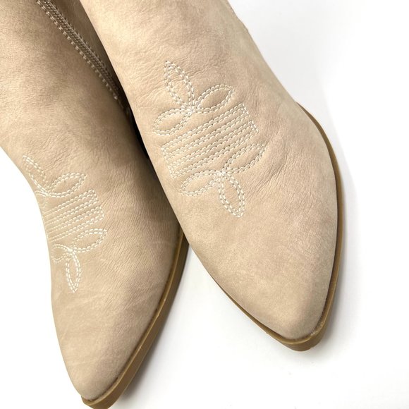 DV Dolce Vita‎ Size 9 Beige Taupe Faux Vegan Leather Western Ankle Boots Shoes - Picture 5 of 15